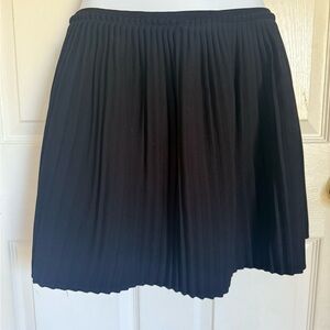 H&M Black Mini Pleated Skirt